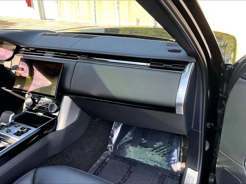 Used 2023 Land Rover Range Rover Autobiography image 18