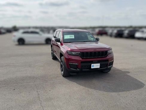New 2025 Jeep Grand Cherokee L Limited w/ Black Appearance Package image 17