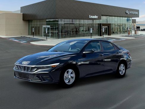 New 2026 Hyundai Elantra SE image 2