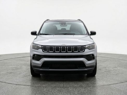 Used 2025 Jeep Compass Limited AWD/4WD image 2