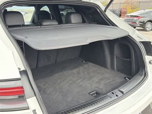 Used 2020 Porsche Macan w/ Premium Package Plus image 28