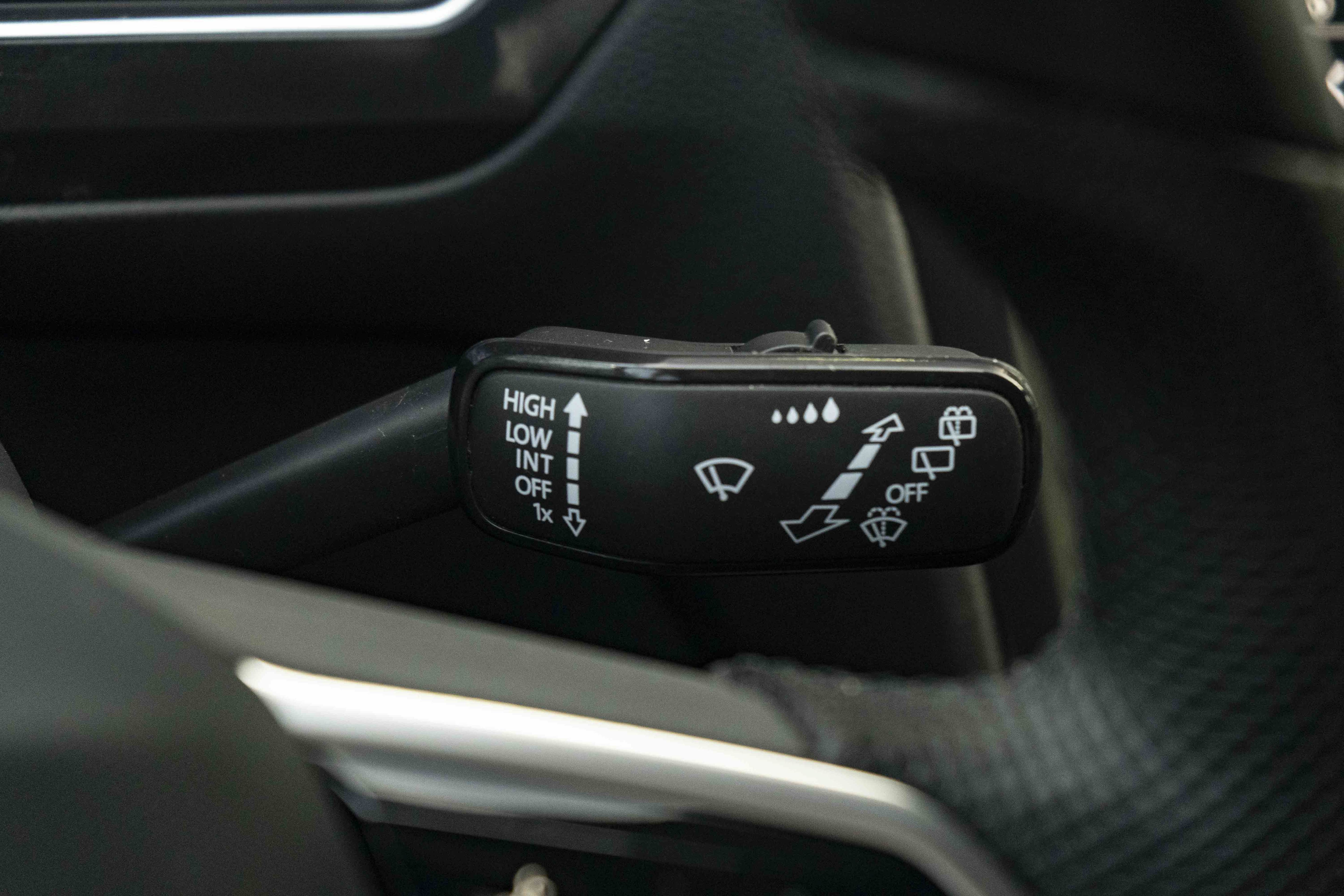 Certified 2023 Volkswagen Tiguan SE R-Line FWD image 21