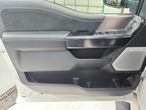 New 2026 Ford F250 Platinum image 40