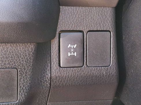 Used 2016 Toyota RAV4 LE AWD/4WD image 22