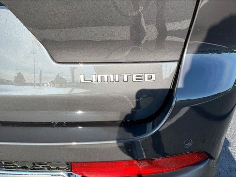 New 2025 Jeep Grand Cherokee L Limited w/ Trailer Tow Package image 9