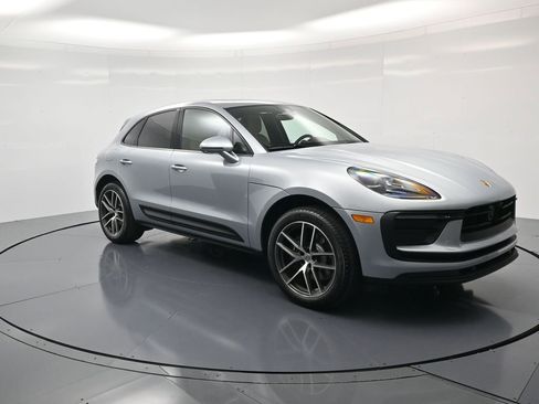 Used 2026 Porsche Macan AWD/4WD image 32