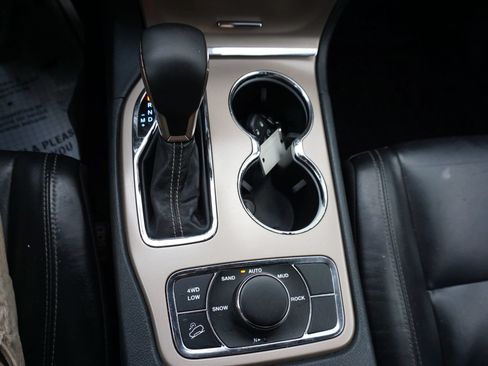 Used 2017 Jeep Grand Cherokee Limited AWD/4WD image 10