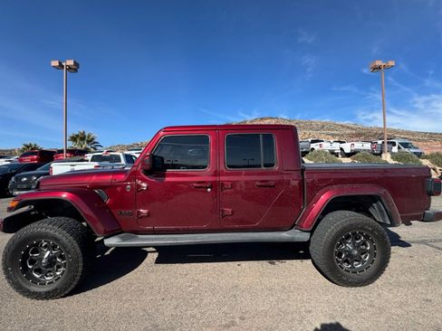 Used 2021 Jeep Gladiator Overland image 2