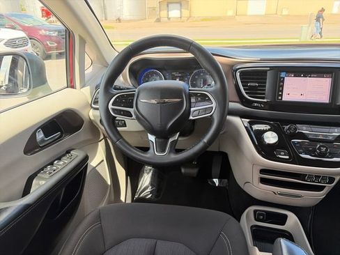 Used 2023 Chrysler Voyager LX FWD image 30