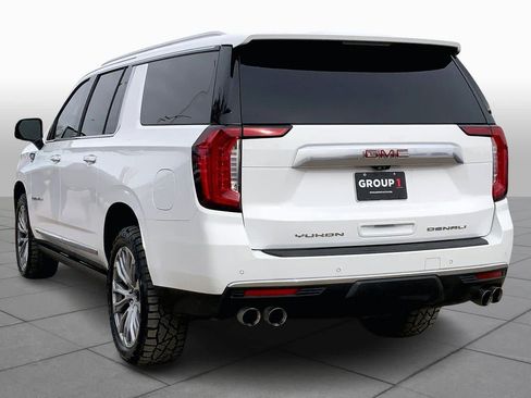 Used 2021 GMC Yukon XL Denali w/ Denali Premium Package image 11