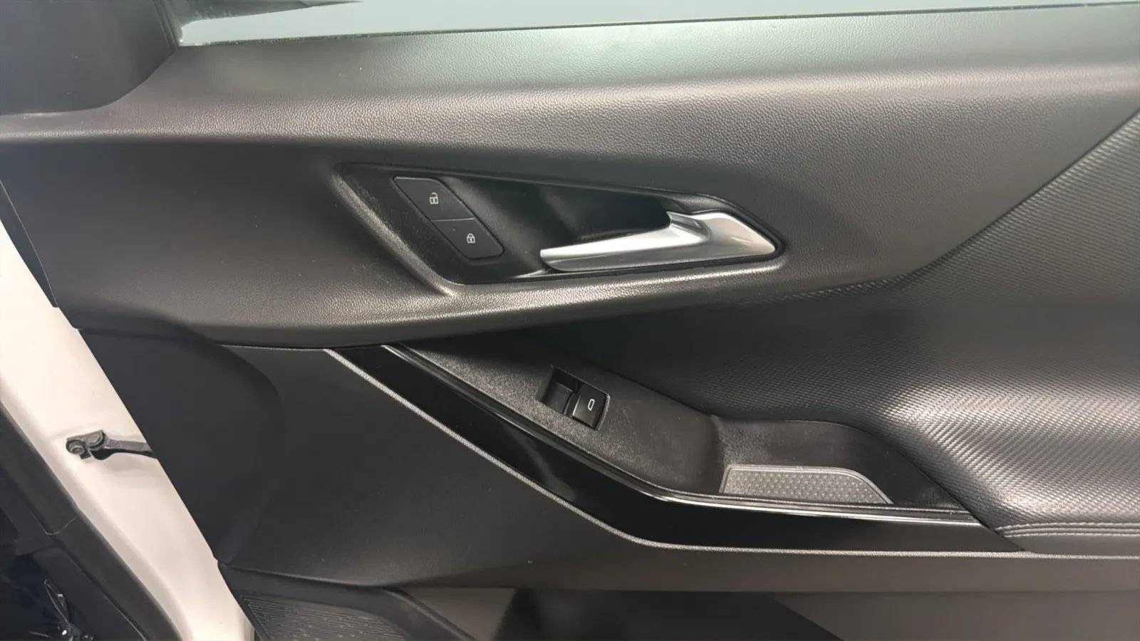 Used 2025 Chevrolet Equinox LT FWD image 18