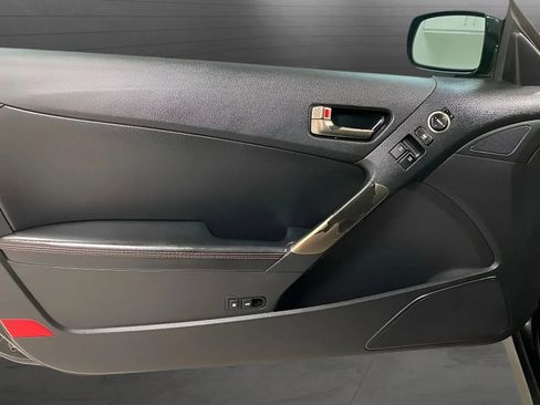 Used 2014 Hyundai Genesis 2.0T RWD image 9