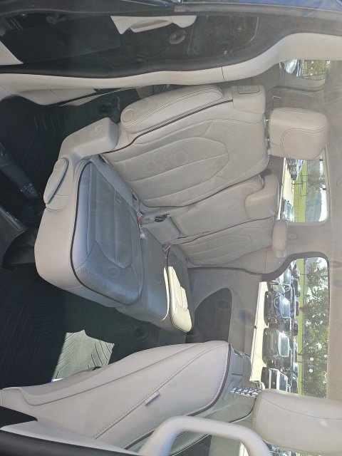 Used 2017 Chrysler Pacifica Limited FWD image 34