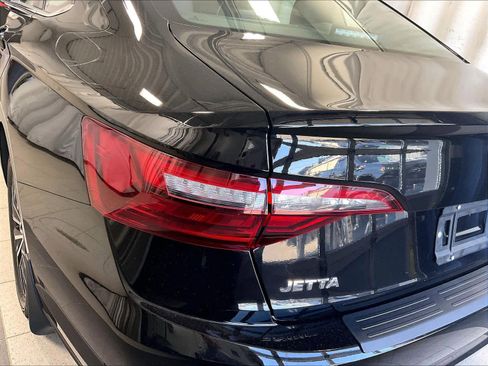 Used 2021 Volkswagen Jetta SE w/ SE Cold Weather Package image 33