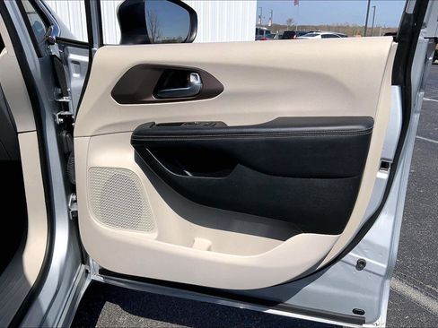 Used 2023 Chrysler Voyager LX FWD image 22