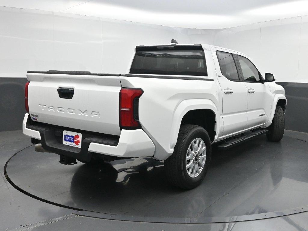 Used 2024 Toyota Tacoma SR5 AWD/4WD image 23