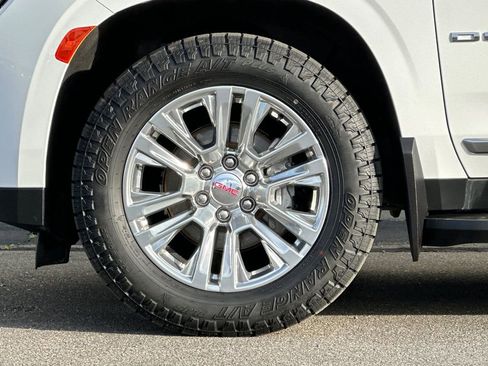 Used 2021 GMC Yukon XL Denali image 28