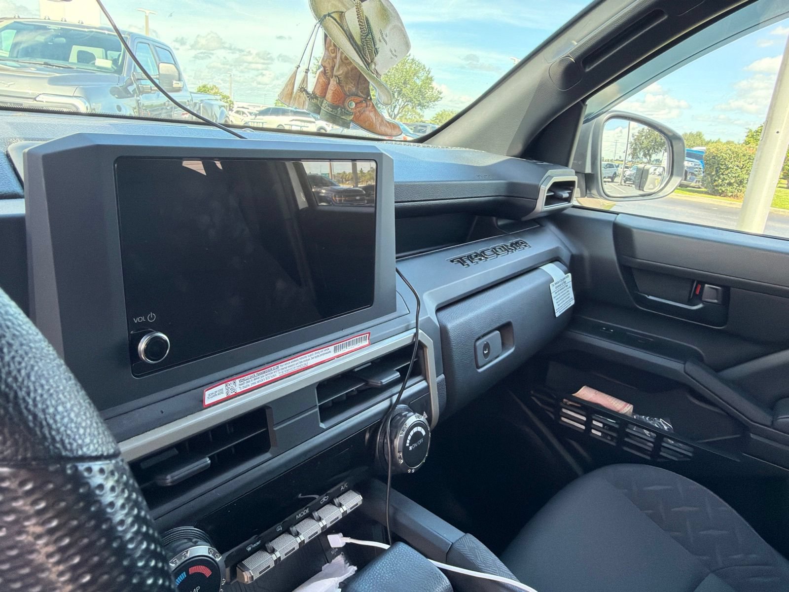 Used 2025 Toyota Tacoma SR w/ SR Upgrade Package RWD image 13