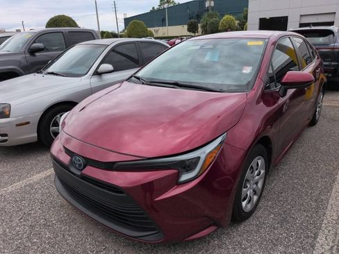 Used 2024 Toyota Corolla LE FWD image 2