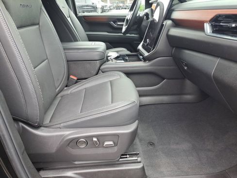 Used 2025 GMC Yukon Denali AWD/4WD image 13