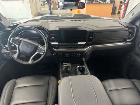 Used 2024 Chevrolet Silverado 1500 LT Trail Boss w/ Convenience Package II image 11