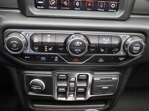 Used 2023 Jeep Wrangler Unlimited w/ Sun & Screen Package image 24