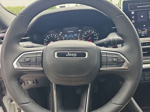 Used 2024 Jeep Compass Latitude AWD/4WD image 17