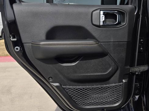 New 2025 Jeep Gladiator Sport image 13