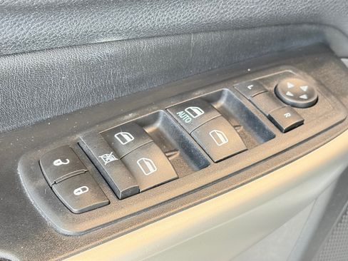 Used 2019 Jeep Cherokee Latitude AWD/4WD image 13