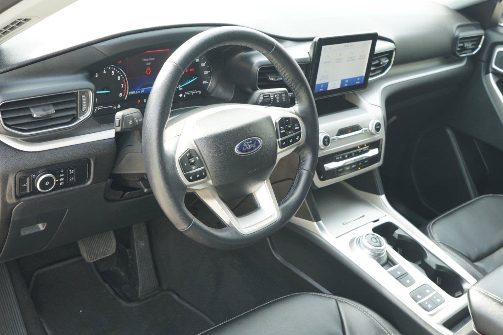 Certified 2023 Ford Explorer XLT w/ Equipment Group 202A RWD image 8