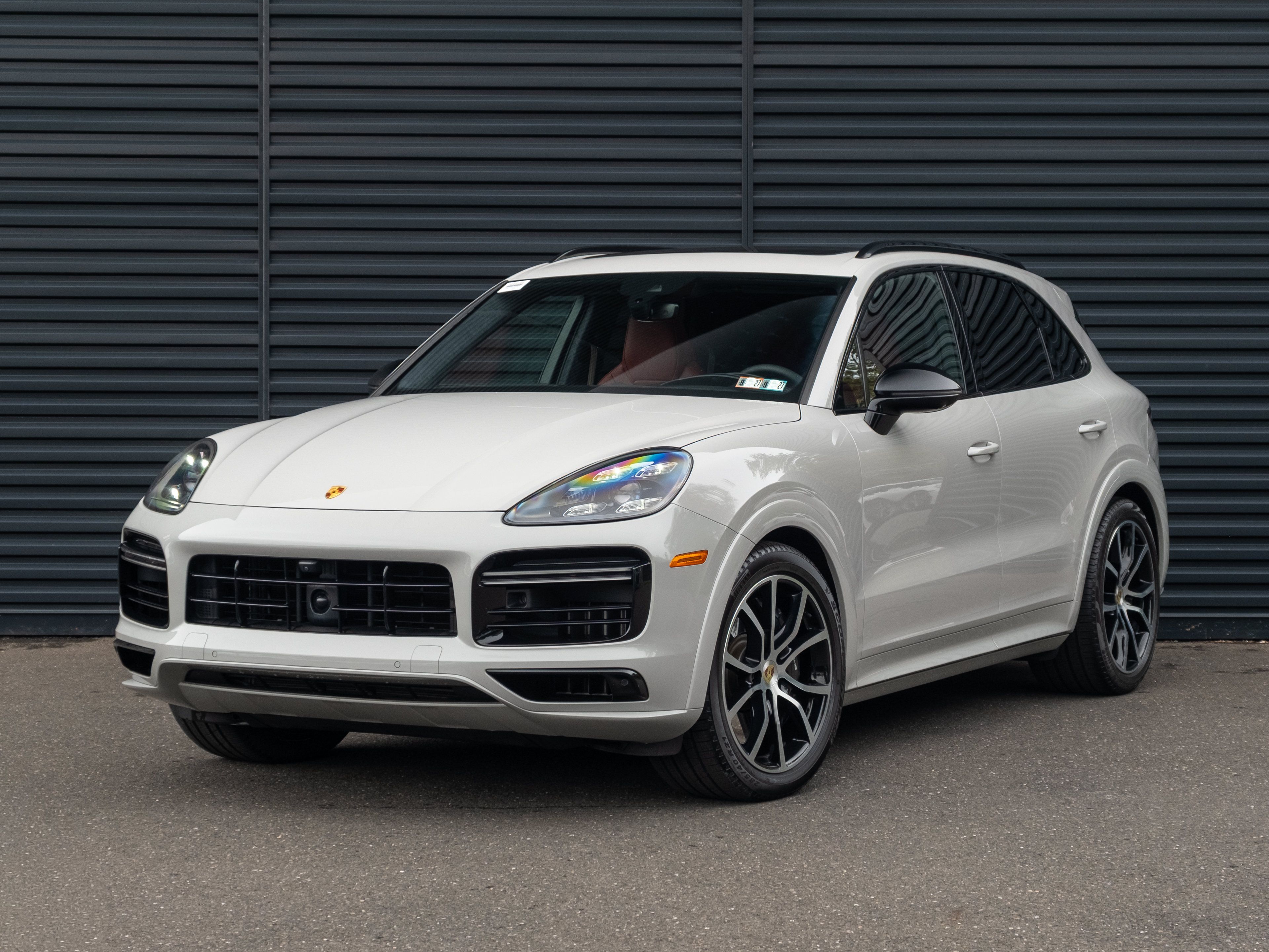 Certified 2023 Porsche Cayenne Turbo AWD/4WD image 1