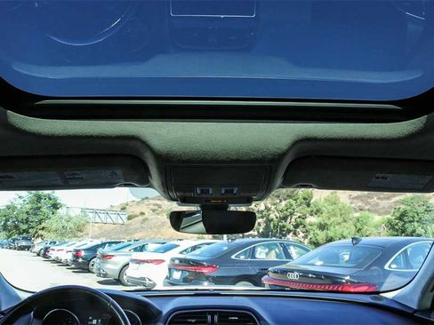 Used 2019 Jaguar F-PACE Premium image 12