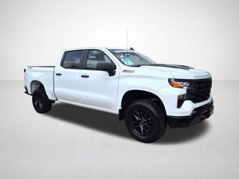 Used 2025 Chevrolet Silverado 1500 Custom Trail Boss AWD/4WD image 4