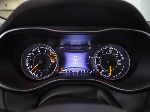 Used 2019 Jeep Cherokee Limited image 14