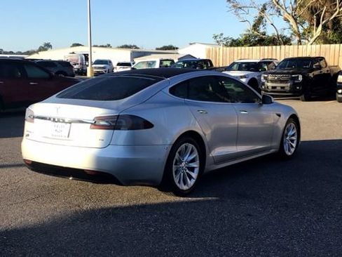 Used 2017 Tesla Model S 60 image 5