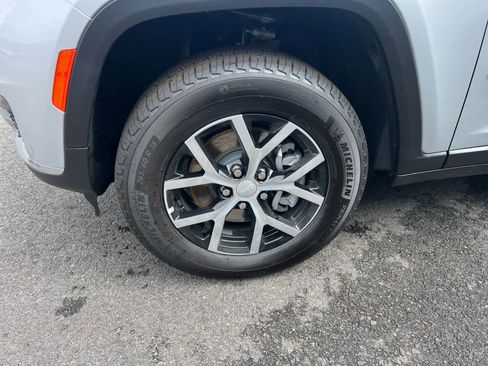 New 2025 Jeep Grand Cherokee L Limited w/ Trailer Tow Package image 5