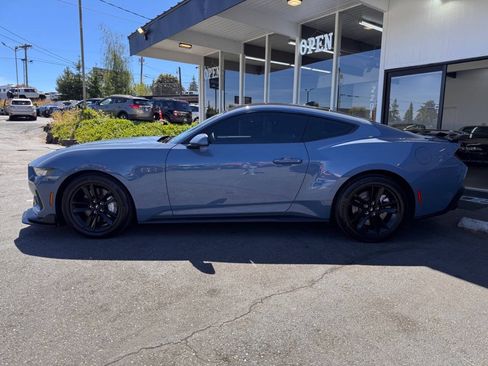 Used 2024 Ford Mustang GT RWD image 3