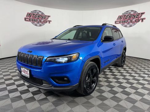 Used 2023 Jeep Cherokee Altitude Lux w/ Lux Elite Package AWD/4WD image 3