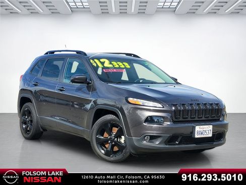 Used 2018 Jeep Cherokee Latitude w/ Altitude Package FWD image 1