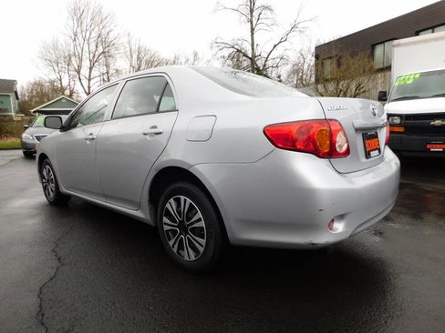Used 2010 Toyota Corolla LE image 3