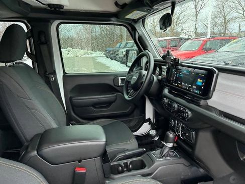 Used 2024 Jeep Gladiator Sport image 31