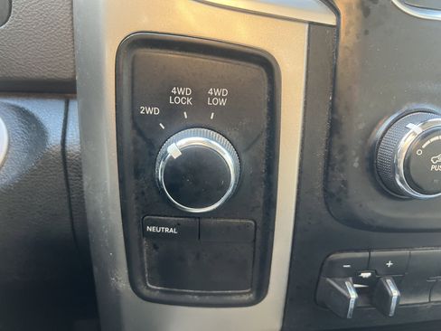 Used 2015 RAM 2500 SLT w/ Luxury Group image 23