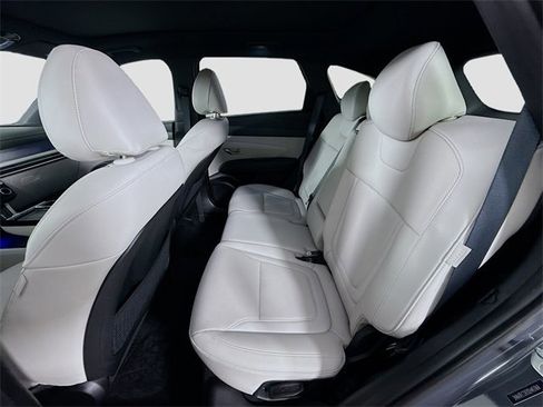 Used 2025 Hyundai Tucson Limited image 25
