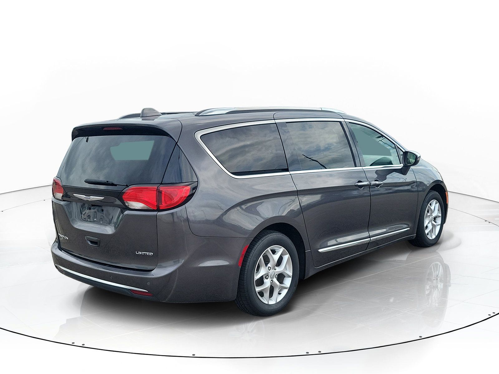Used 2019 Chrysler Pacifica Limited FWD image 3