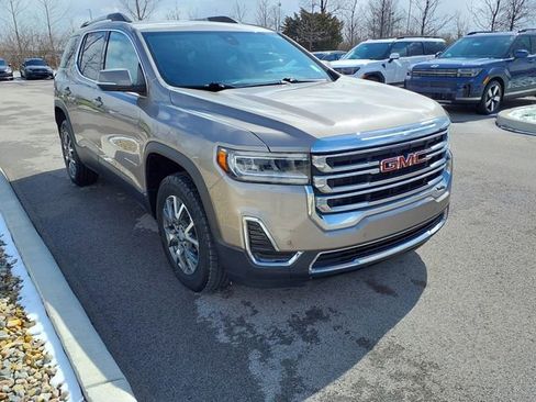 Used 2022 GMC Acadia SLE w/ Driver Convenience Package image 3