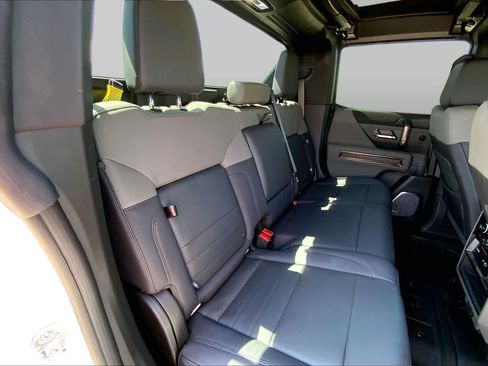 Certified 2025 GMC Hummer EV 3X w/ LPO, Dark Essentials Package AWD/4WD image 18