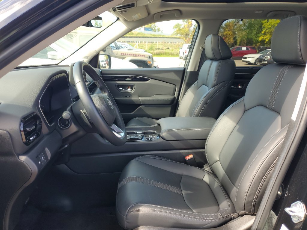 Certified 2025 Honda Pilot Touring image 11