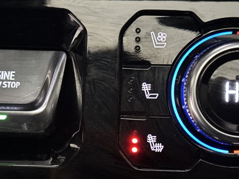 Used 2024 GMC Sierra 3500 Denali w/ Technology Package image 45