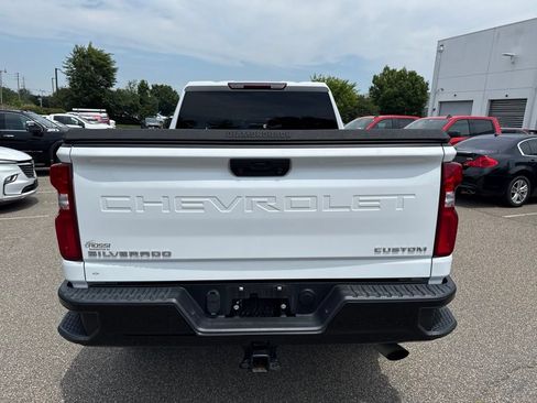Used 2021 Chevrolet Silverado 2500 Custom w/ Custom Value Package AWD/4WD image 4