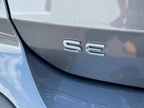 Used 2024 Volkswagen Taos SE FWD image 7